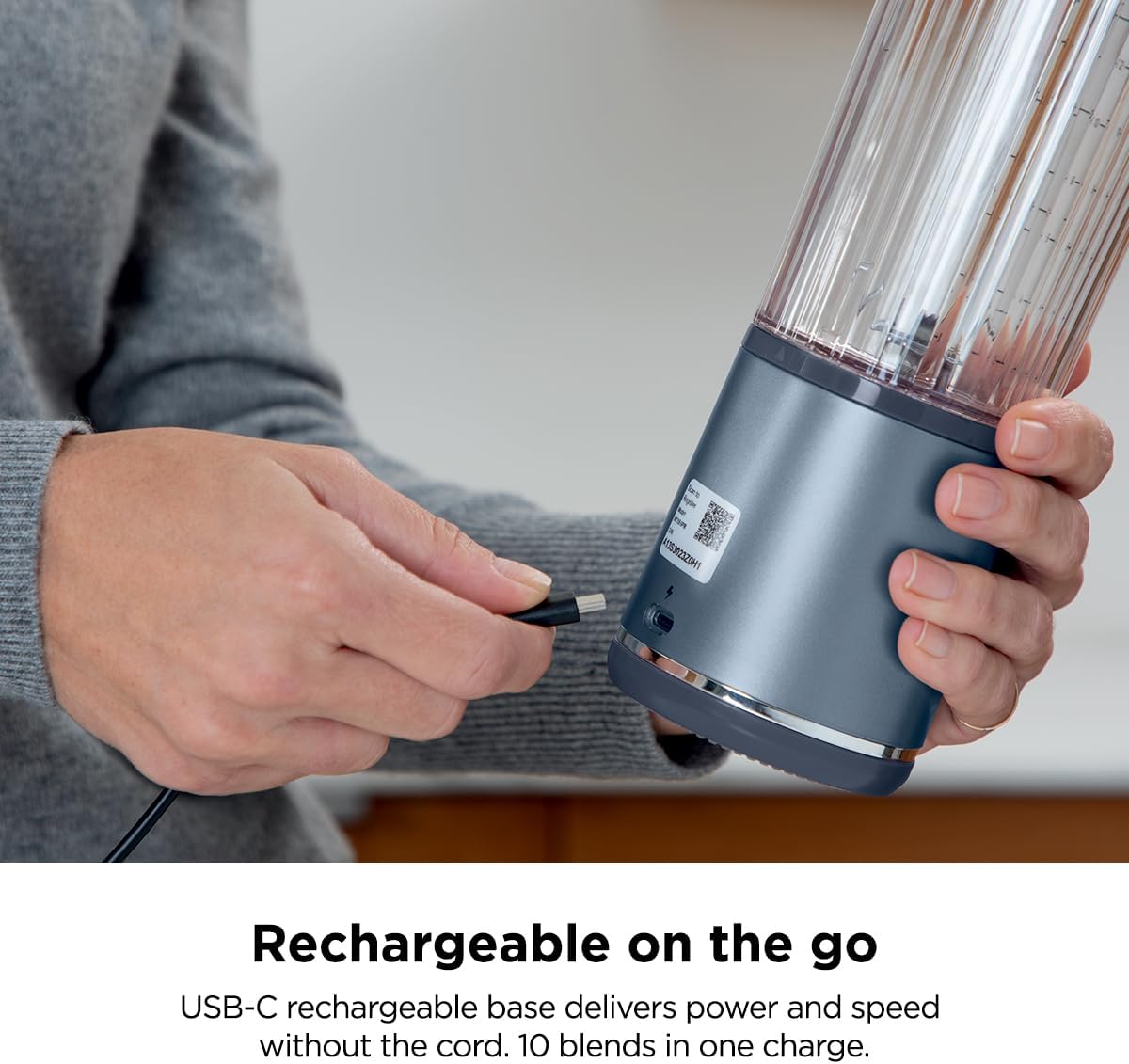 Ninja Blast Portable Blender. 30-second blend. BlastBlade(TM) Assembly. Crushes Ice. under 800g. Sip Lid. BPA Free. Re-chargeable Base. USB-C Charging Cord. 470ML. Ninja BC151SMCR. Cranberry Red - Image 7