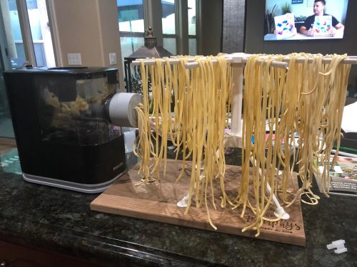 Philips Kitchen Appliances Compact Pasta and Noodle Maker. Viva Collection. Comes with 3 Default Classic Pasta Shaping Discs. Fully Automatic. Recipe Book. Small. White (HR2370/05) photo review