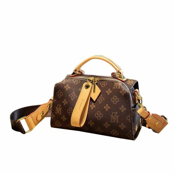 Hong Kong brand genuine leather handbag for women, 2026 summer new style, versatile Boston bag, fashionable shoulder/crossbody bag.