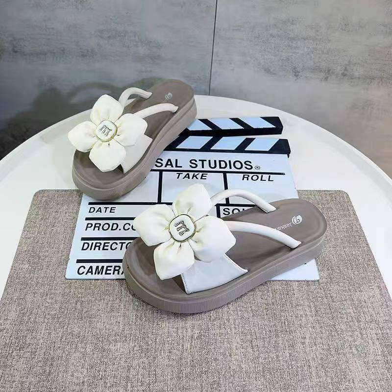 Fairy-style genuine leather sandals for women, perfect for summer 2026, thick-soled beach sandals with bows, suitable for wearing with skirts.