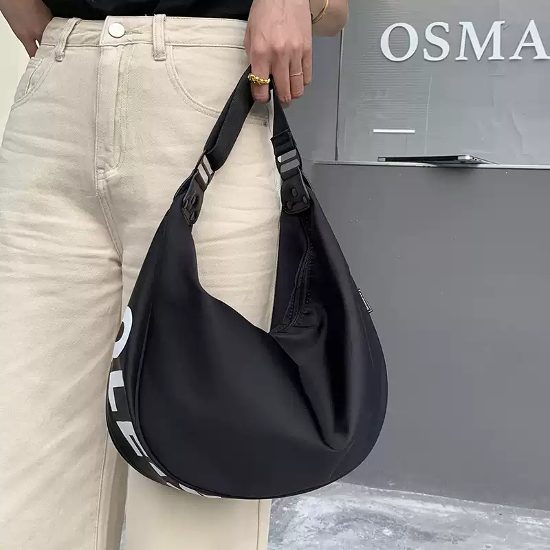 Trendy casual Oxford cloth crossbody bag with simple lettering, large capacity, women's shoulder bag, 2026 fashion tote bag.