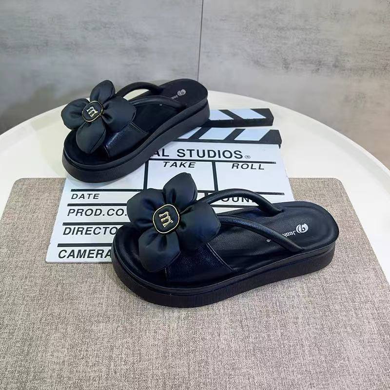 Fairy-style genuine leather sandals for women, perfect for summer 2026, thick-soled beach sandals with bows, suitable for wearing with skirts.